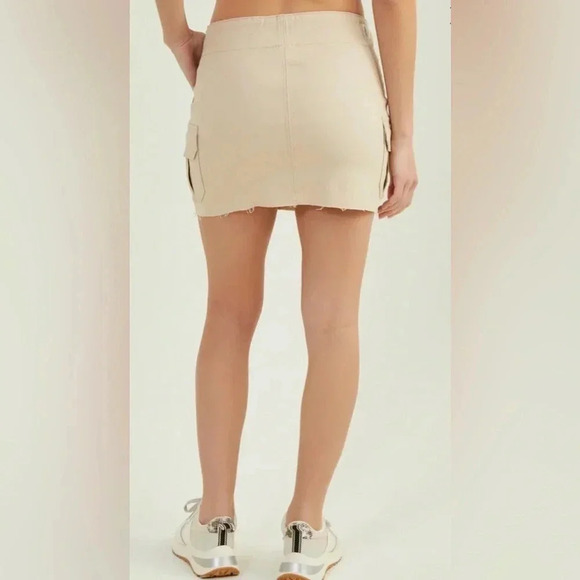 Altar'd State Baylin Cargo Mini Skirt NEW - Picture 4 of 5